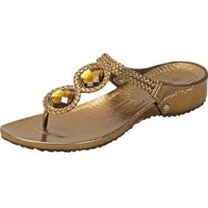NWT TOP Moda gold thong sandal - size 9